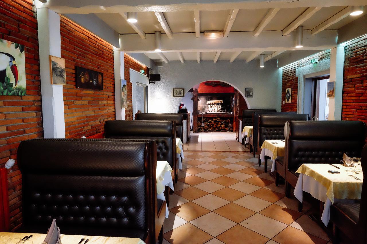 Logis Hotels - Hotel Restaurant L Enclos Donneville Esterno foto
