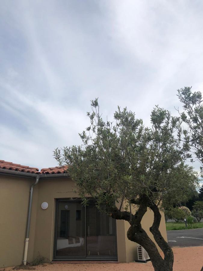 Logis Hotels - Hotel Restaurant L Enclos Donneville Esterno foto
