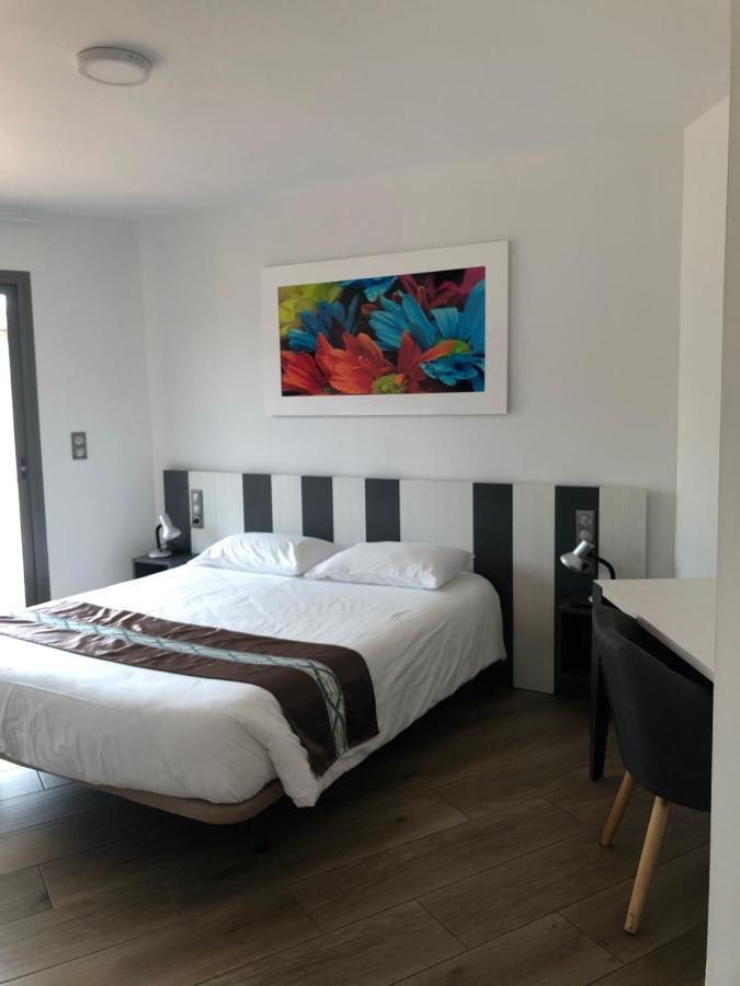 Logis Hotels - Hotel Restaurant L Enclos Donneville Esterno foto